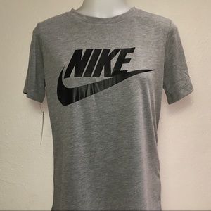 New Womens Nike Satndard Fit grey Shirt Size XS